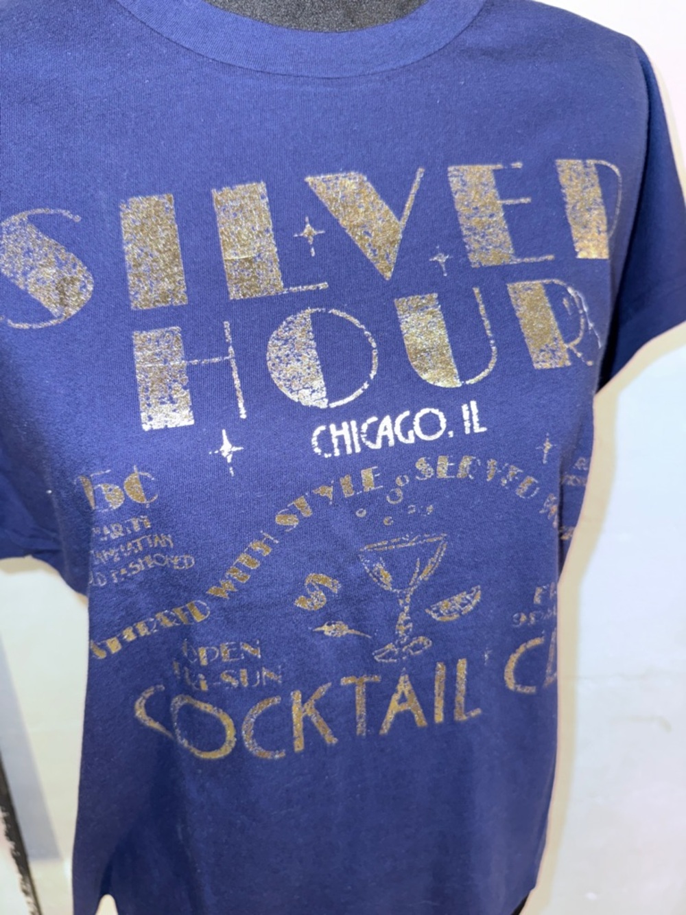 •ANTHROPOLOGIE•NWT NAVY BLUE “SILVER HOUR COCKTAIL CLUB” GRAPHIC TEE SIZE MEDIUM - Picture 7 of 9